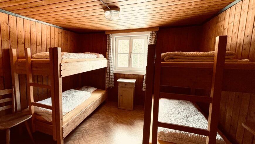 4-Bett-Zimmer „Eckarts Suite“ (Zugang durchs Lager)